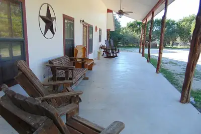 Image de Villa w/ Private Frio River Access Sleeps 24! Gated Comanche Crossing!