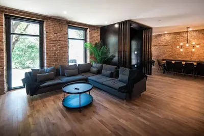 Image de Château Deluxe // Vieux-Québec, Énorme Maison