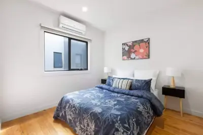 Image de Modern Urban Oasis: 2br Haven for Chic Living\n