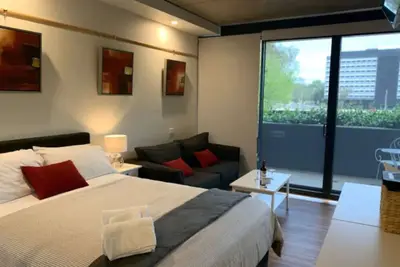 Image de New to Vrbo: Deluxe Studio Apartment in the Center of Canberra