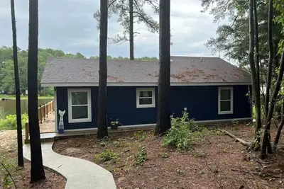 Image de Relaxing and cozy, yet stylish lake house. Minutes from Lake Fork!