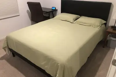 Image de 2-bedrooms with its own bathroom and kitchen. \n\n