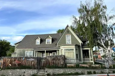 Image de Governor Leslie's Historic Home