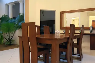 Image de Luxury Colombo Escape- Spacious villa with landscaped gardens & library