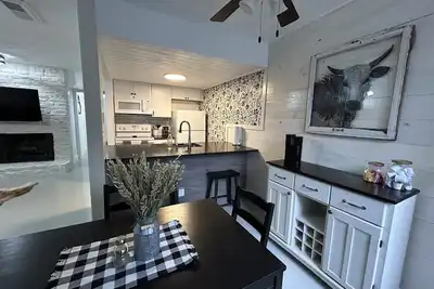 Image de Charming townhome at Jacob’s Well, 10 minutes from Wimberley Square