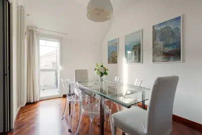 Image de Comfortable apartment located on the third floor of a building with a lift (Not suitable for disabled people). There are steps at the entranceIn 100m2 of space, it comfortably accommodates 4 people with two double bedrooms. The property is located near th