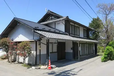 Image de 5 minutes from Azumino Interchange! Ideal for families and groups staying together! A private old house that can accommodate up to 14 people in 5 bedrooms! Barbecue available on the terrace!