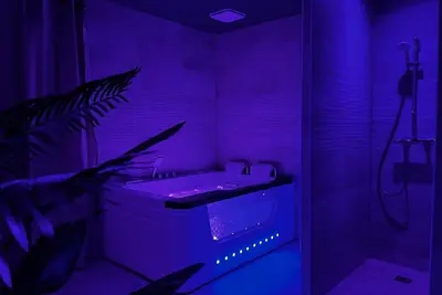 Image de Appartement cocooning - Spa & Sauna privée