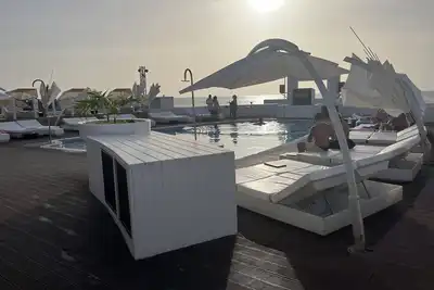 Image de Stylish spacious apartment, fully equipped - walking distance to beach