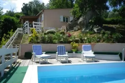 Image de Maison avec piscine privée vue panoramique entre mer et montagne