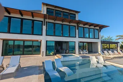 Image de Beachfront estate home with private 70’ dock and 7500sq ft. of living space