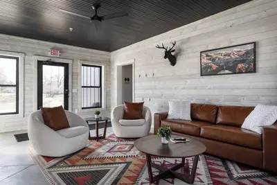 Image de 2br Boutique Resort Family Suite w/ Hot Tubs, Sauna, Patio, & More!