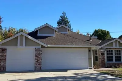 Image de Tranquil Family Retreat with Downtown Nearby