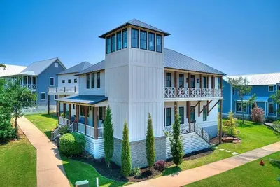 Image de Carlton Landing. Large lakeview family home. Close to pool, pickleball & tennis!