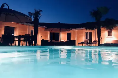 Image de Grande Villa Avec Piscine Chauffee A 700m Des Plages Du Lac Et Port De Plaisance