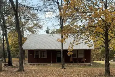 2 bedroom/ 2 bath, sleeps 9, Honey Hole Cabin