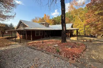 4 bedroom/3 bath cabin, sleeps 17, Bear Den Cabin