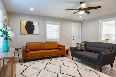 Image de Modern Retreat w/ King Bed –3 Br Near Duke Dt