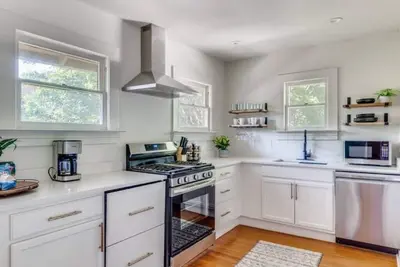 Image de Unique Farmhouse Vintage AestheticVibe-\"Treehouse\"\n\n