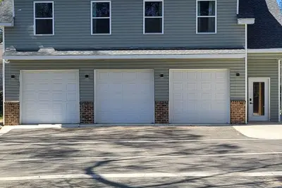 Image de Above Garage Apartment - Fully Equipped 2 bedroom, 1 bath.