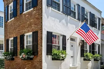 Image de Beautifully furnished Charming single South of Broad. Ideal Location w/ parking