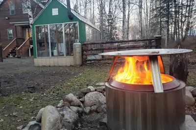 Image de 5 minute walk to Salmon Stream, centrally located for Alaskan Adventure!