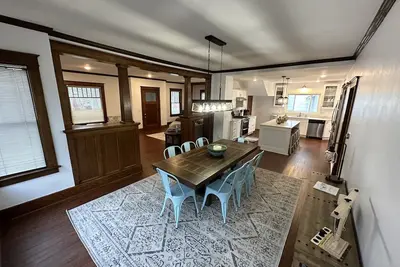Image de Roomy 5br 1/4 mile from Main St