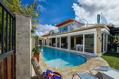 Image de Designer House with a View