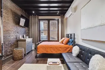 Image de Renovated flat with x-large bedrooms, washer-dryer, central air, keyless entry