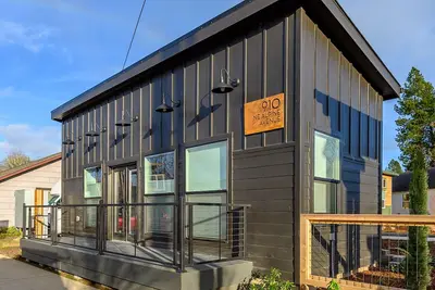 Image de Book the Urban Loft at The Boutique Retreat in historic downtown McMinnville.