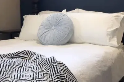 Image de Cozy “Home Away From Home” 1 Bedroom basement Suite w Full Bathroom & laundry