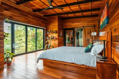 Image de Casa Deliciosa - 2 Story Home, 2 min from beach, kitchen, office, dogs allowed