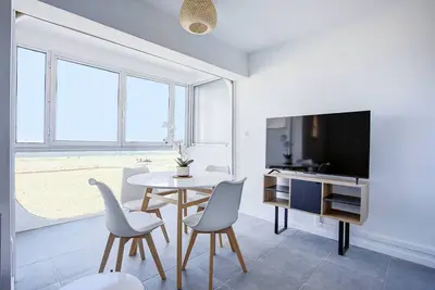 Image de Appartement T2 vue mer moderne, wifi et parking canet plage4MELIS47