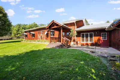 Image de The Little Lodge. \nDisconnect from your fast pace with friends and family.