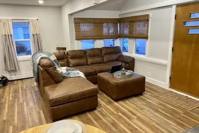 Image de Walk to campus! Fully remodeled Historic Railroad House sleeps 7