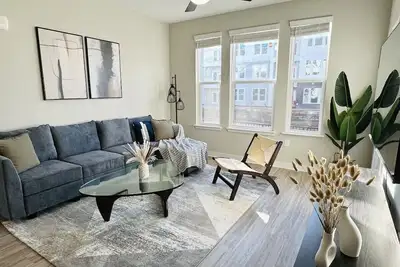 Image de Luxurious, New Apt | Pool | Long Stays