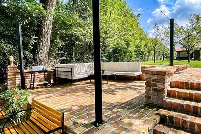 Image de Belle maison à Mirkovci avec jacuzzi