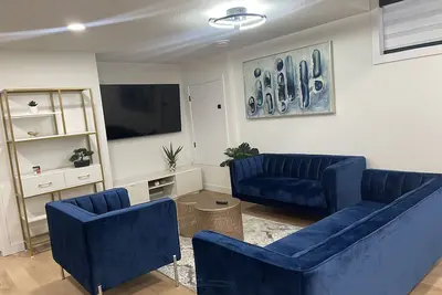 Image de Modern 2-bedroom suite in Sw Edmonton close to Edmonton International Airport.