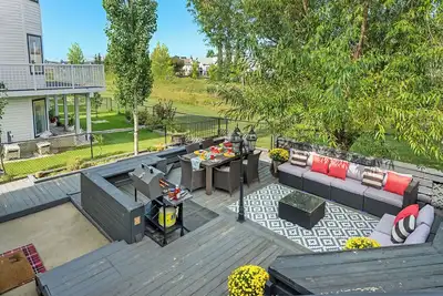 Image de Royal Retreat King beds in Chestermere, 20min to Calgary International Airport