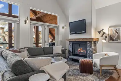 Image de Elevated Penthouse - Pool, Hot Tub & Relaxing Atmosphere!