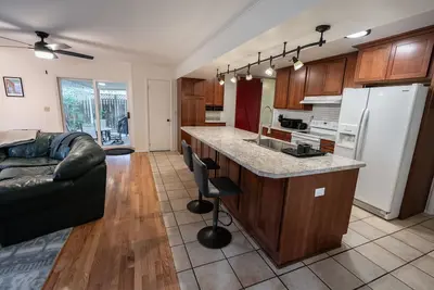 Image de 4 Bedroom Home, Fenced Yard and Hot Tub!