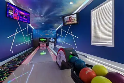 Image de Palatial Fourteen-Bedroom in Solterra Resort - Close to Wdw!