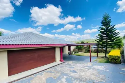 Image de Hidden Germ in Nelspruit with a nice Mountain Wildlife Estate View!