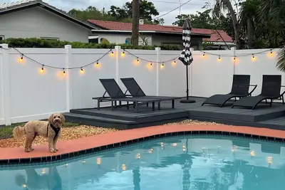 Image de Pool home close to the beach and trails