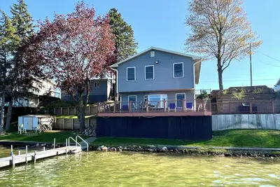 Image de Derby Dreams lake house - private lake frontage!