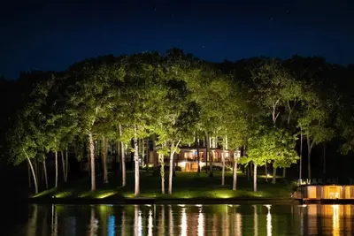 Image de Boutique Lake-Side Home with Magical Views