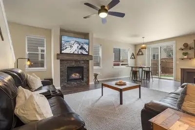 Image de Cozy Townhome with Pet-Friendly Yard