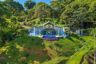 Image de Peaceful villa, 3 bdrs with amazing mountain views!