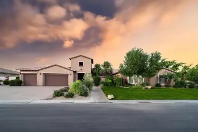 Image de Luxurious Vacation Estate in Indio, Ca home of Coachella Fedtivals\n