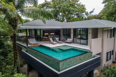 Image de Brand New 5 Bedroom Villa / Gated Community / Wildlife